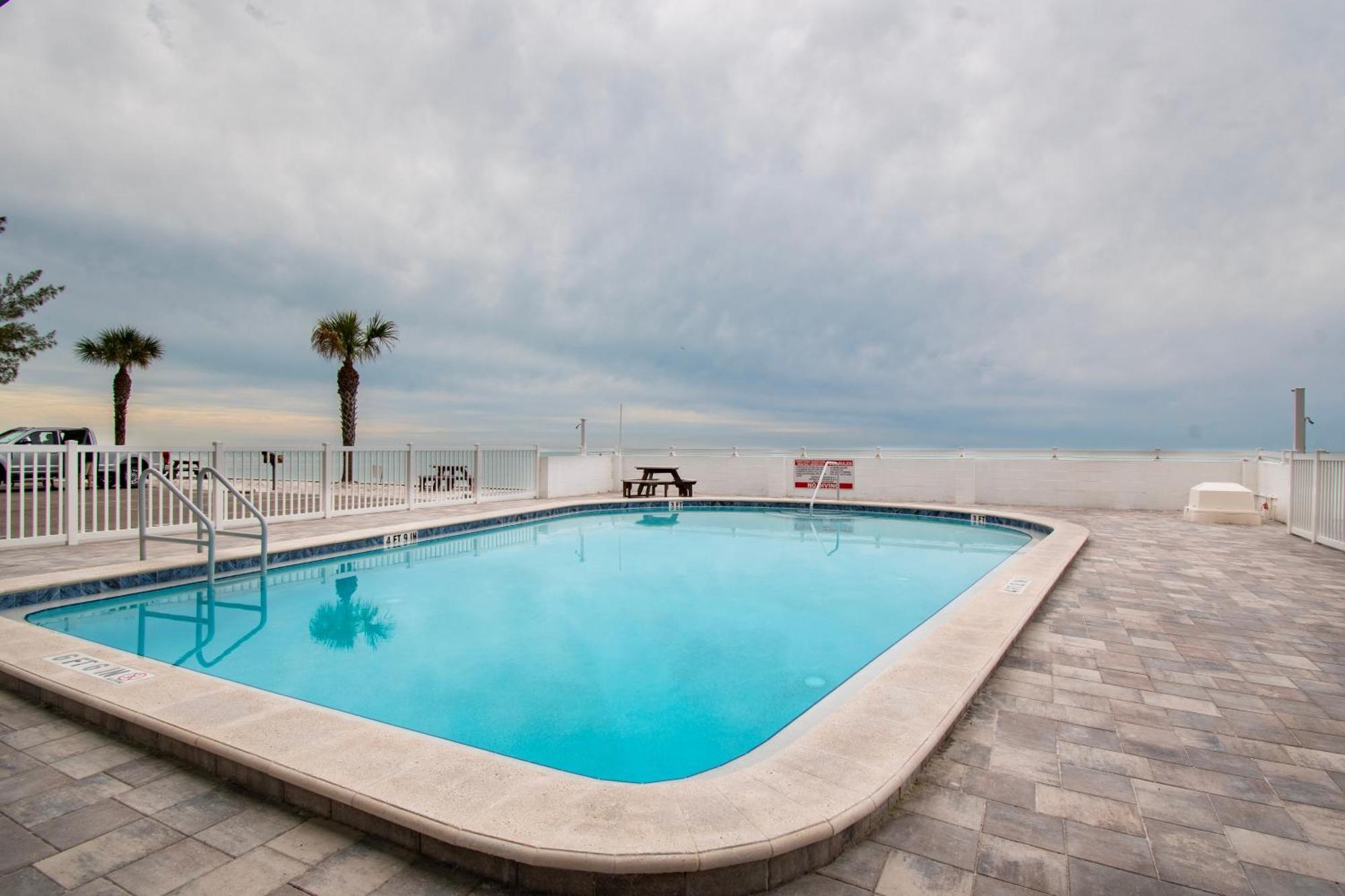Funshine Sunset Beach Сант Пит Бич Экстерьер фото